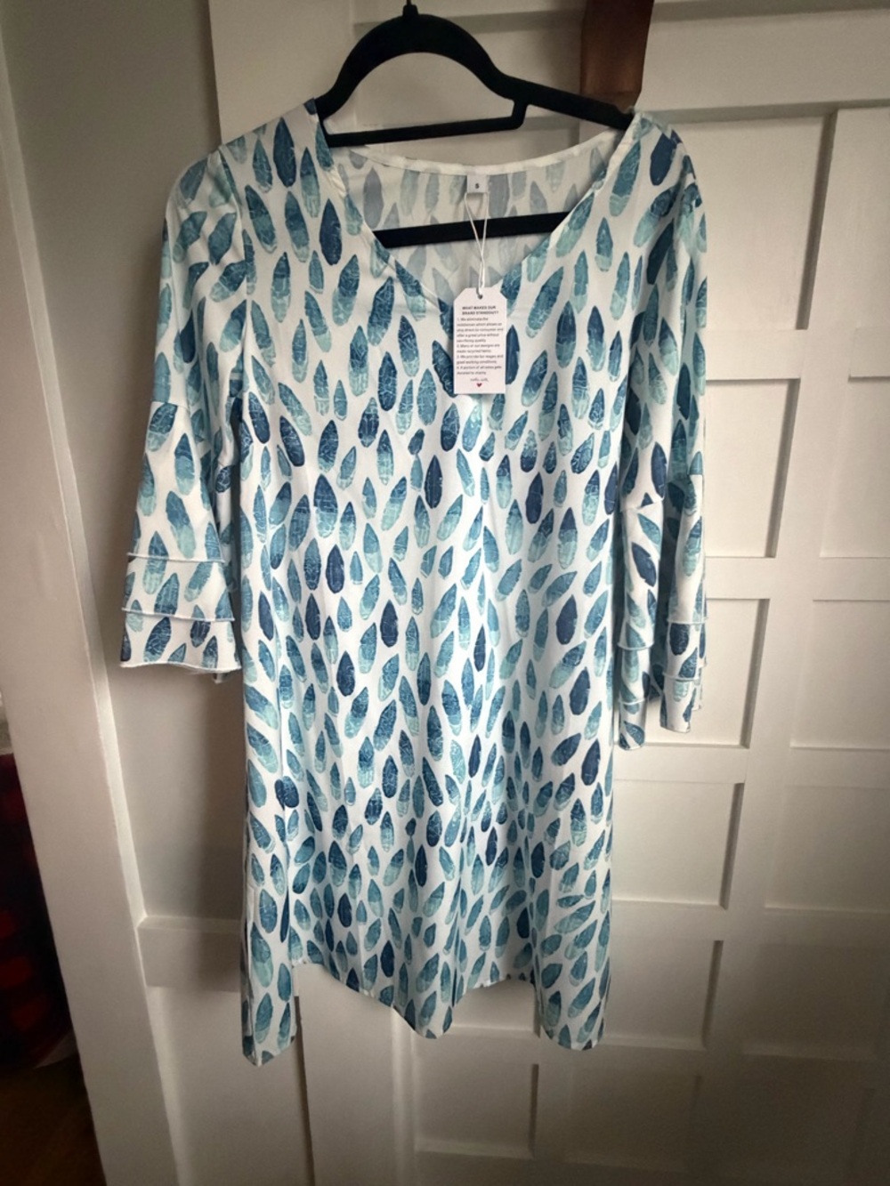 Women’s White and Teal Leaf-Print Tunic Dress